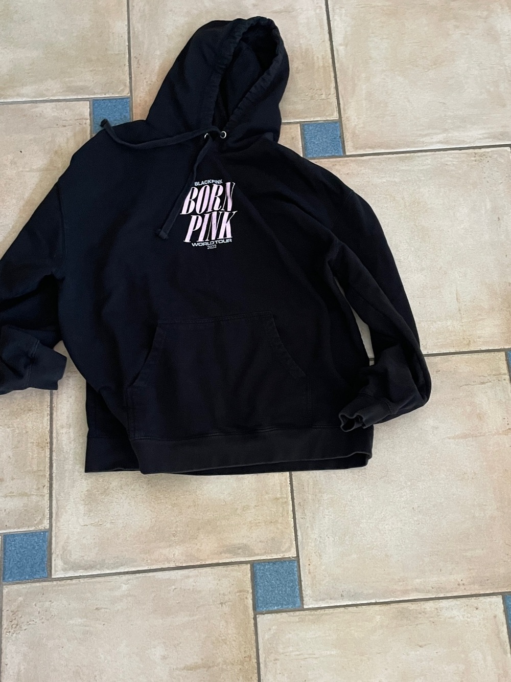 Black Pink 2022 tour Pullover Hoodie with Pink Chest Print Men’s Size: XL